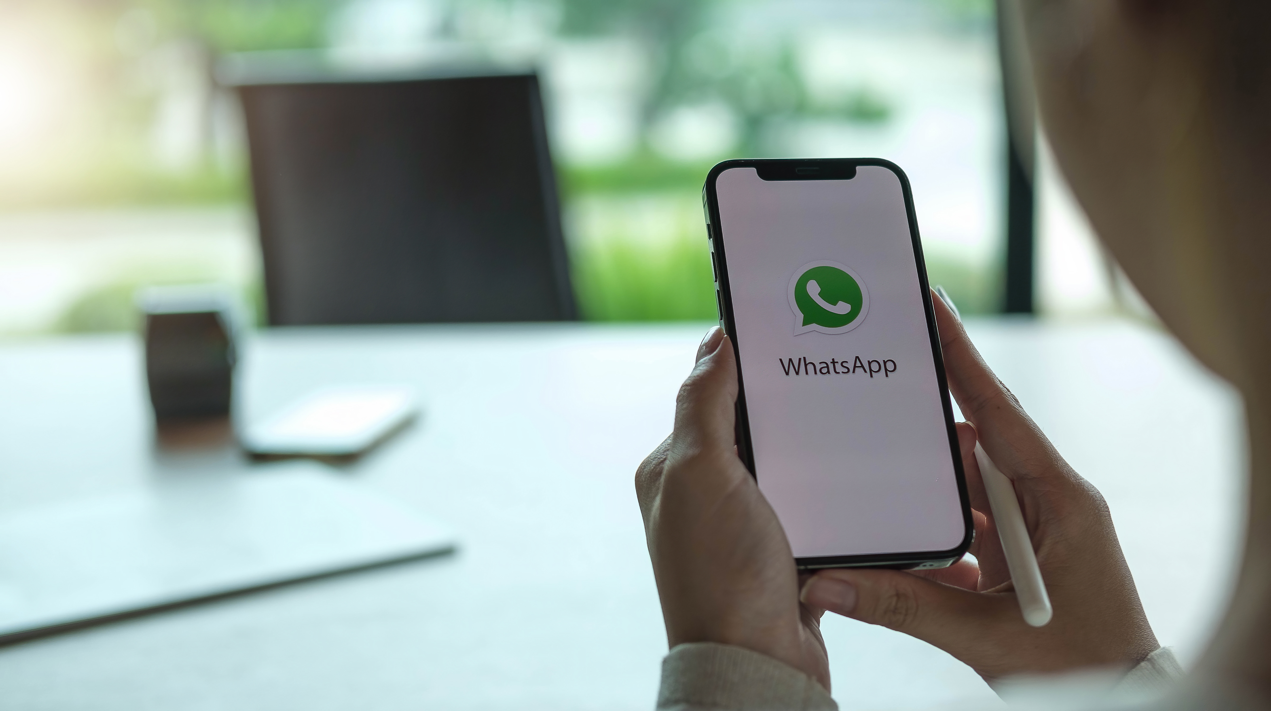Vijf slimme manieren om WhatsApp te gebruiken voor jouw bedrijf [met handige guide voor WhatsApp kanalen]